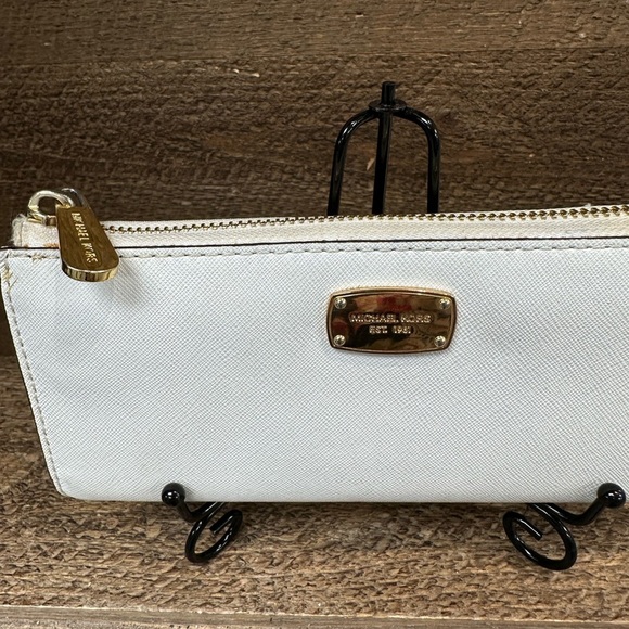 Michael Kors White Saffiano Leather Zip Wallet - Picture 3 of 10